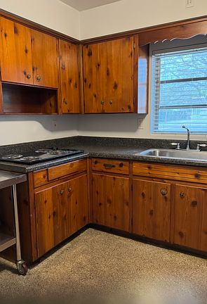 easy to clean, terrazo floor in kitchen