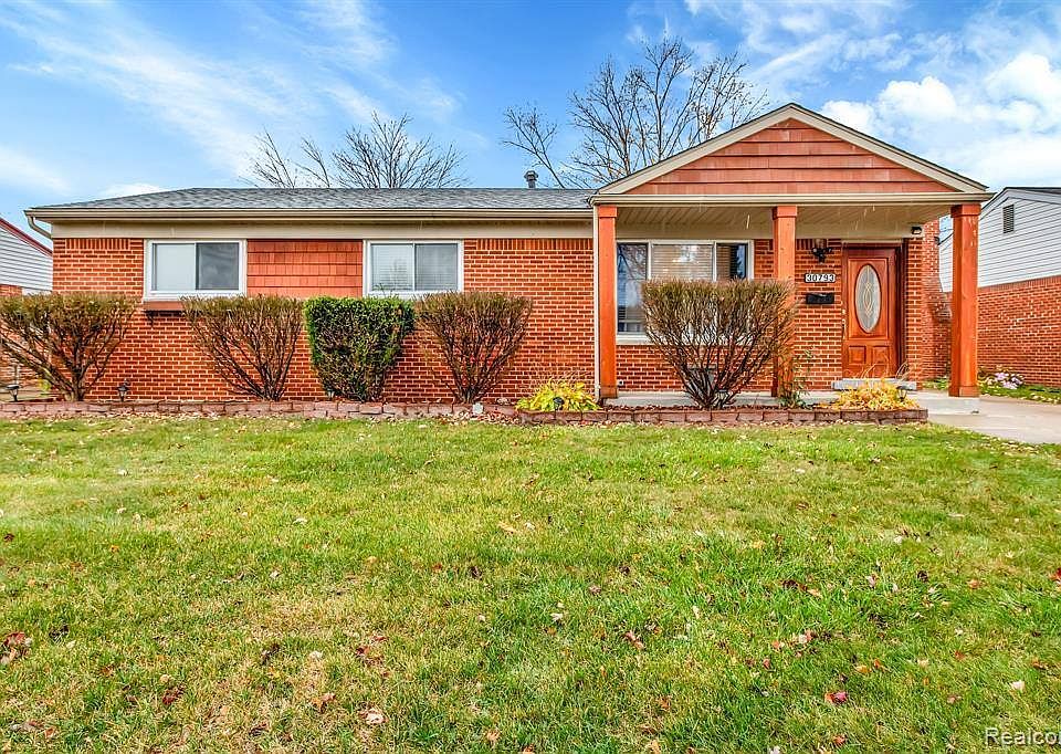 1st image of 30793 Woodmont Dr