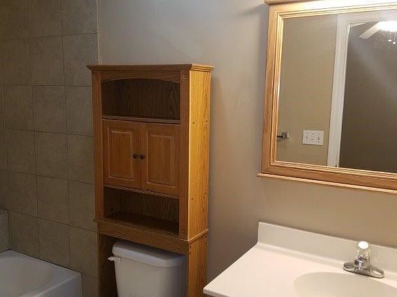 4th image of 976 Greystone Dr #25B
