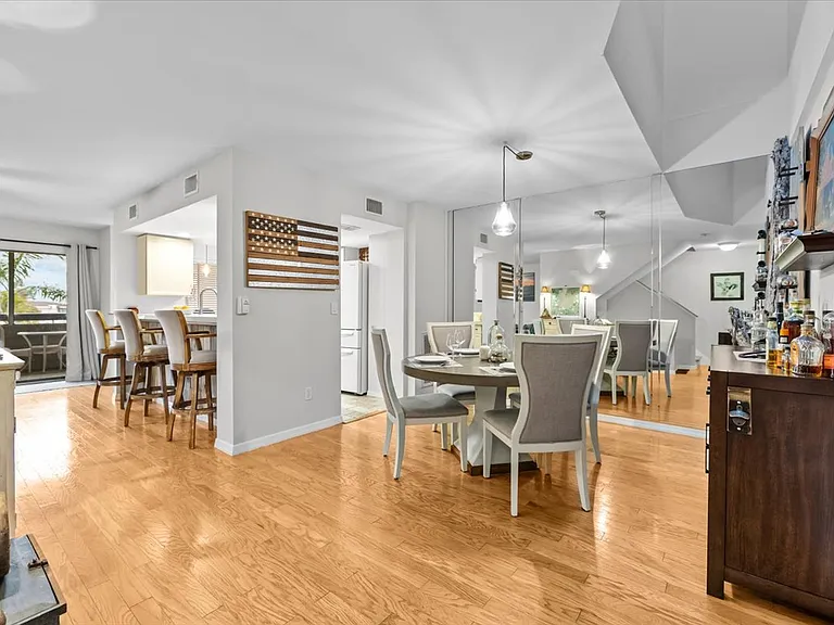 2392 Hanover Dr — Photo 11