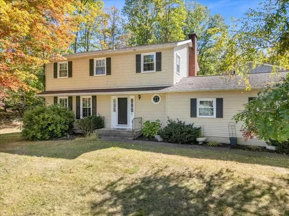 71 Elmwood Dr, Apalachin, NY 13732