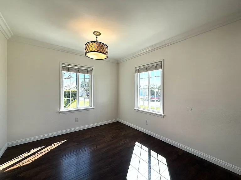 3132 Doolittle Ave — Photo 5