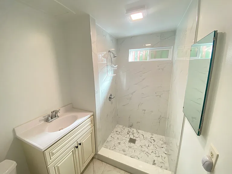 1628 1/2 Morton Ave — Photo 33