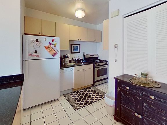 3rd image of 2632 N Mildred Ave #64d893aff