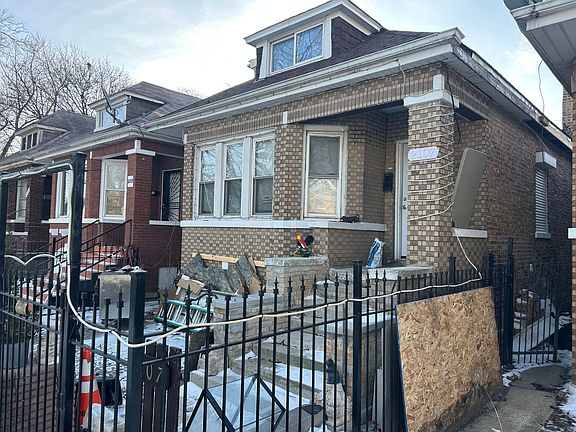 3rd image of 2107 W 70th Pl