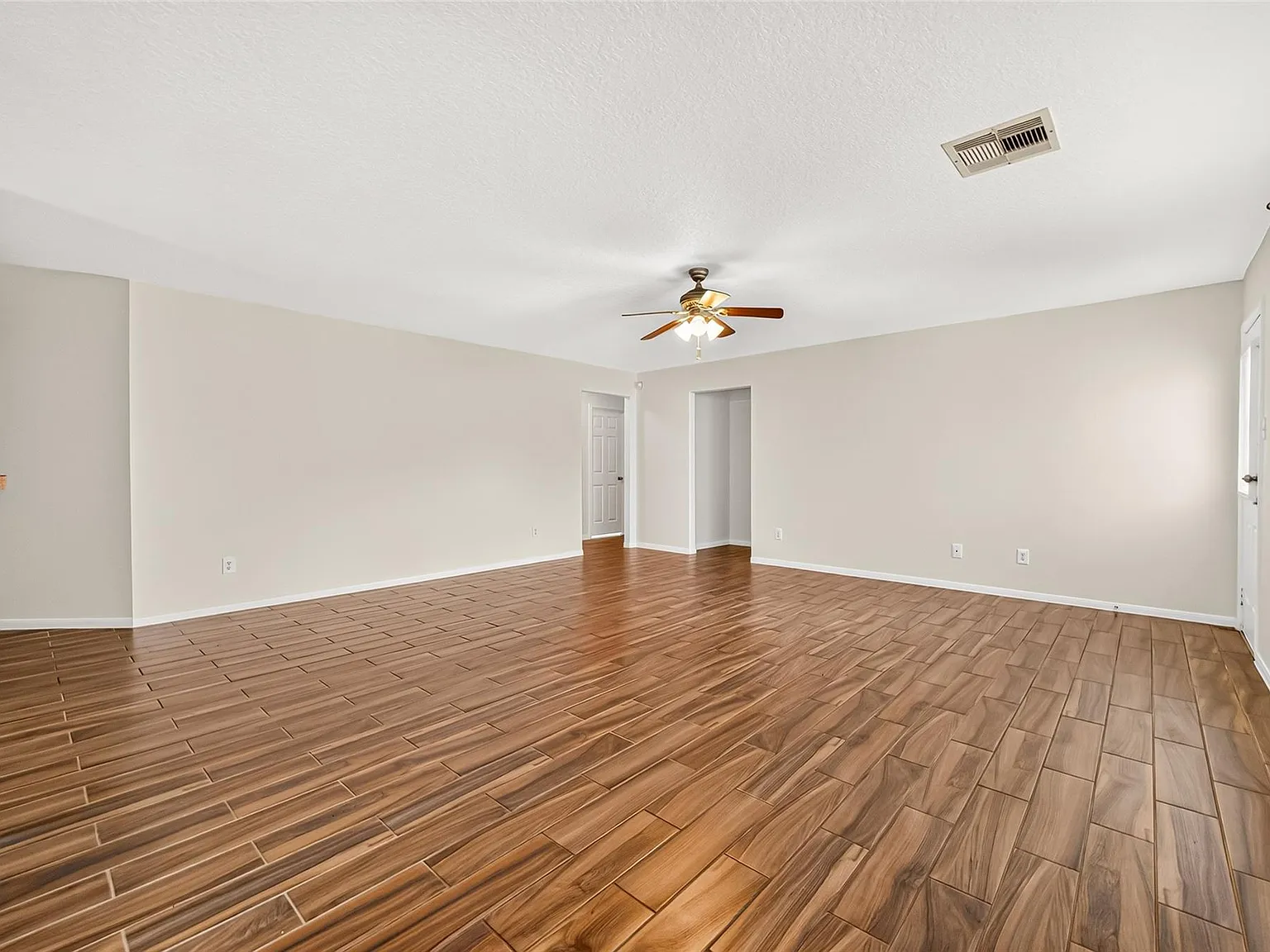 4 bed, 2.0 bath, 1700 sqft, $1,900 — Photo 2