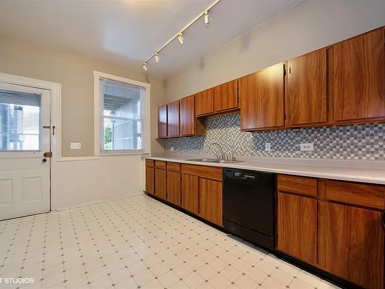 3041 N Southport Ave #1 — Photo 6