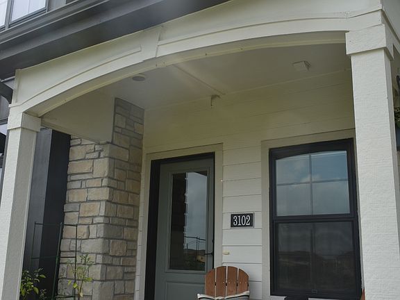 Porch on front of Townhouse