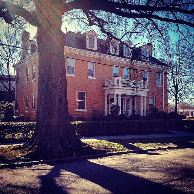 1400 colonial Ave from street.