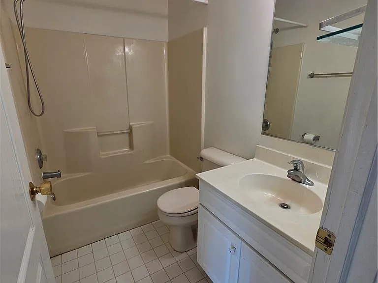 325 Oxford Pl #325 — Photo 8
