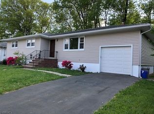 1024 Rivington St, Roselle, NJ 07203