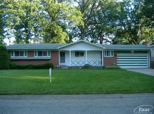 1165 Pickwick Pl, Flint, MI 48507