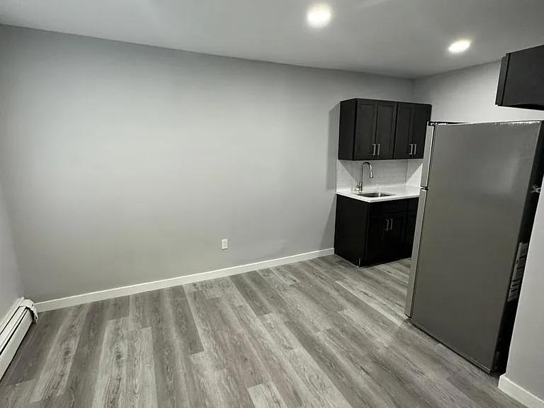 615-23 E Vernon Rd #102 — Photo 13
