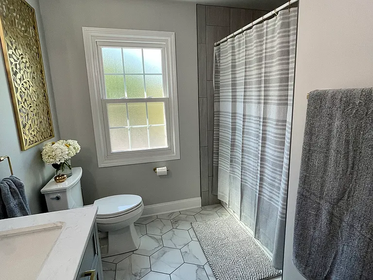 2 Sink hall bathroom upstairs