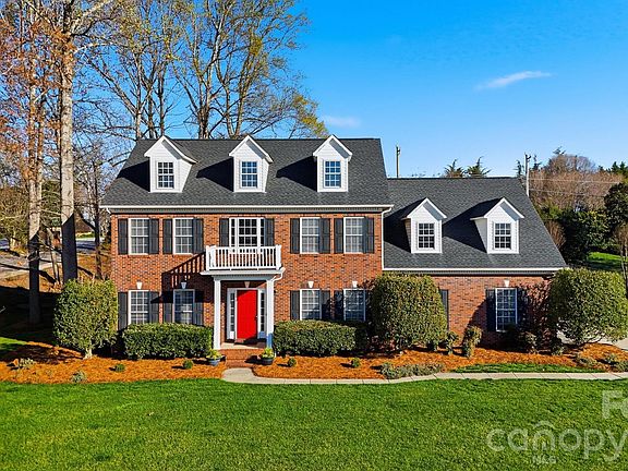 3rd image of 2716 Charleston Ct