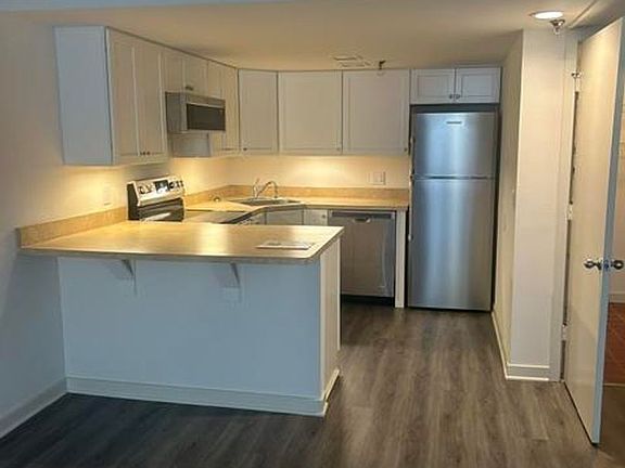 3rd image of 10 Wall St #207