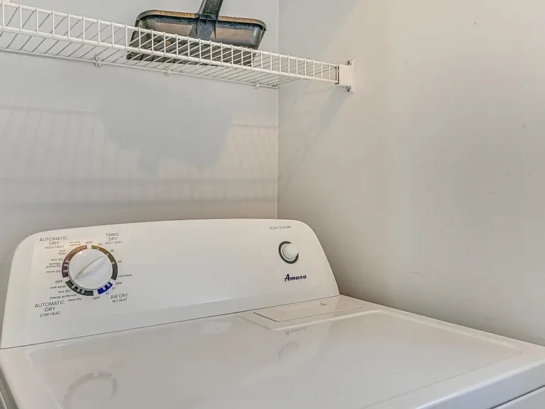 413 Caney Ln — Photo 21