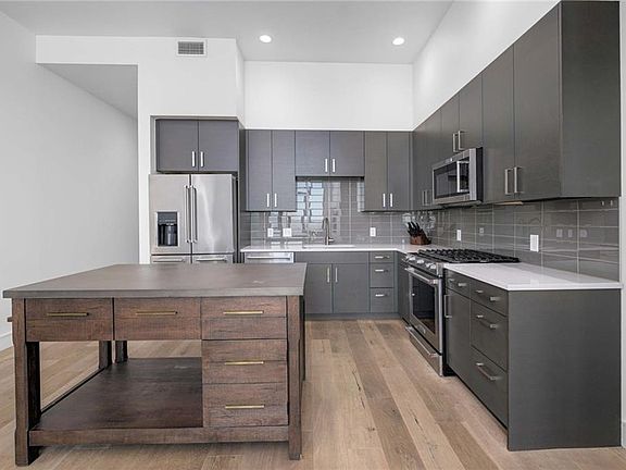4th image of 222 West Ave #3010