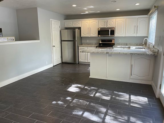 5th image of 8495 S Plum Creek Dr