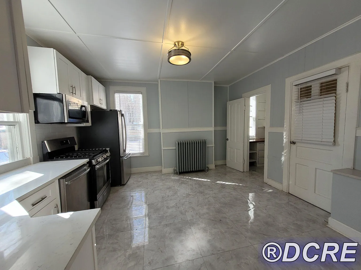 3 bed, 2099 sqft, $4,550 — Photo 3