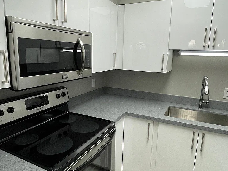 2411 W Hazelwood St #76 — Photo 4