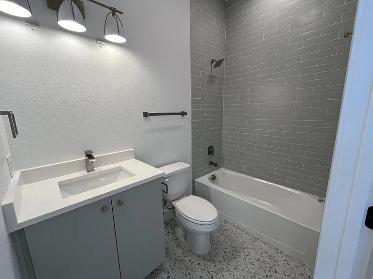 121 Post Oak Rd — Photo 12
