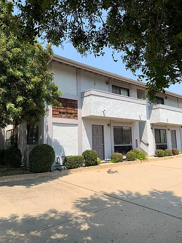 5632 N Gladys Ave #C Photo 1