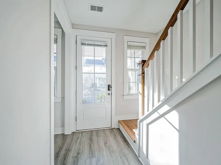 210 Ilderton St — Photo 25
