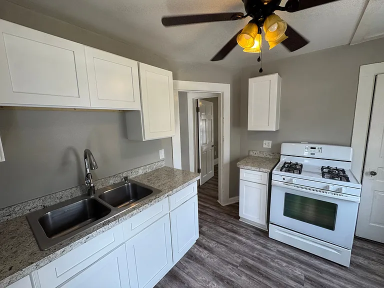 833 S Main St #1 — Photo 8