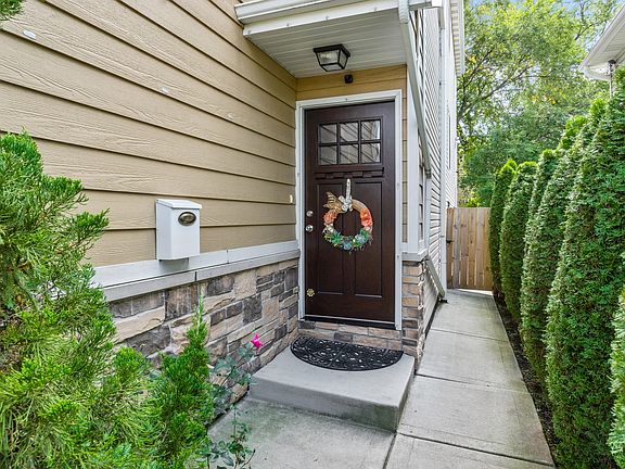 3rd image of 6555 W Cornelia Ave