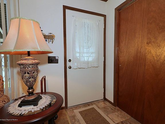 5th image of 30 Canterbury Ln