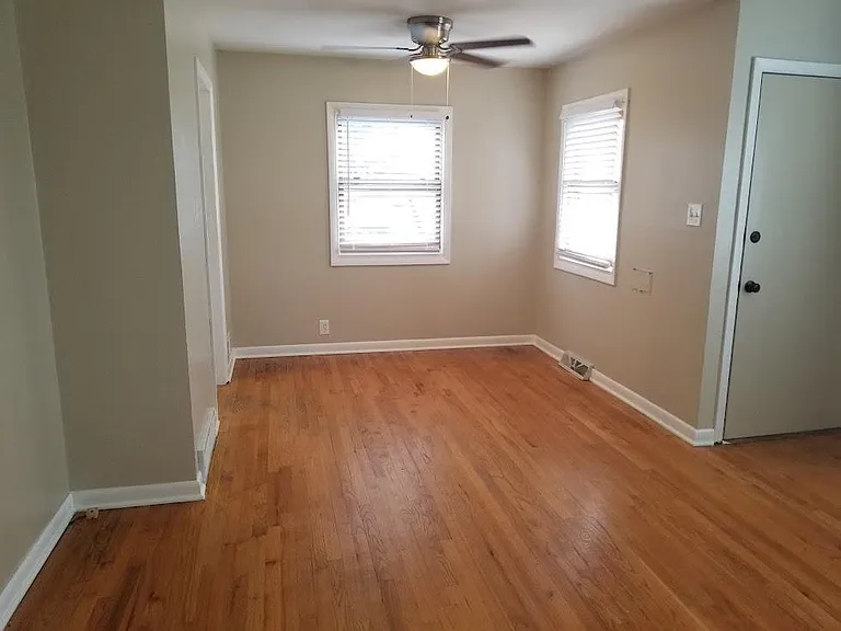 3412 S Elm St — Photo 12