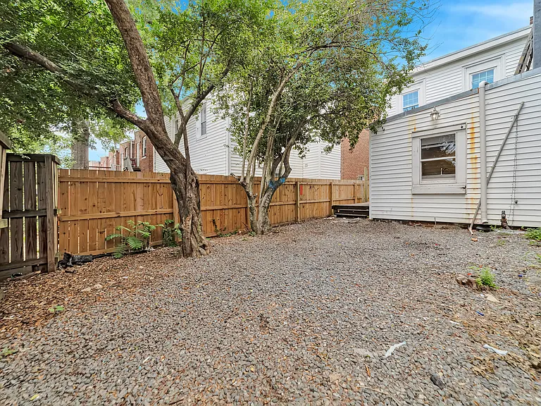 1233 W Cary St — Photo 16