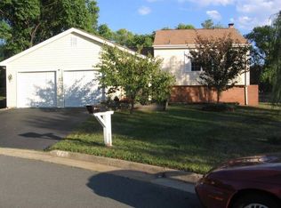 120 Elm Tree Ln, Sterling, VA 20164