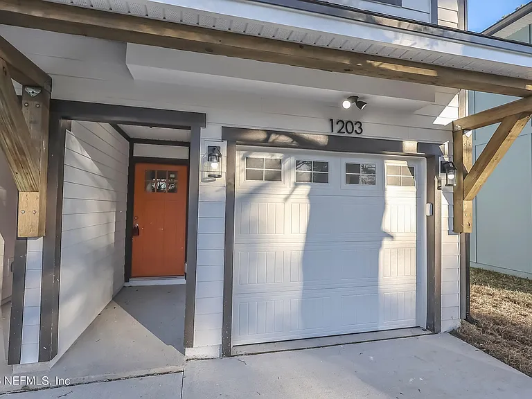 1203 Neva St — Photo 4