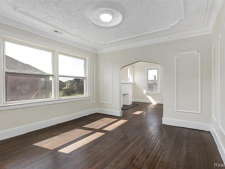 3217 Elmhurst St — Photo 6
