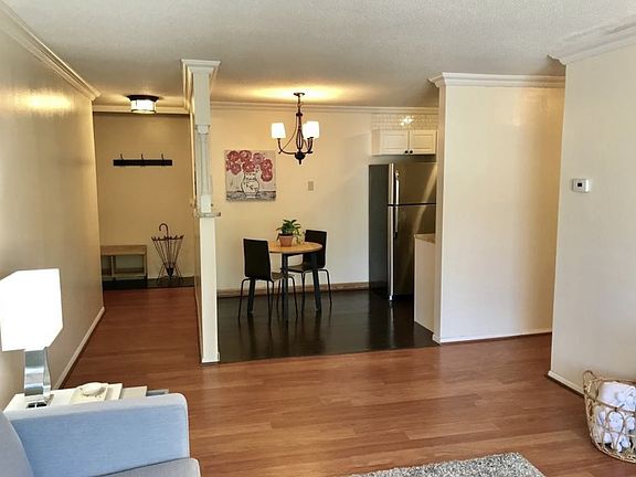 3rd image of 2446 Aldrich Ave S APT 202