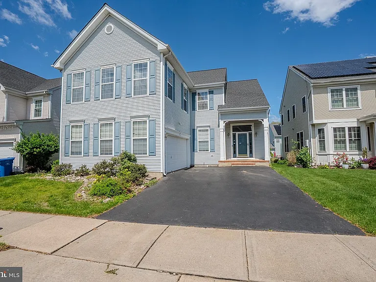 31 Hawthorn Dr — Photo 2