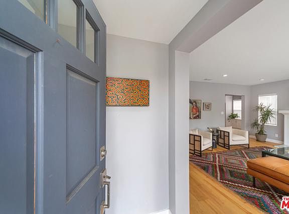 3rd image of 3501 Floresta Ave