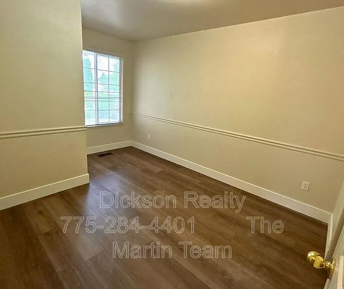 863 Blizzard Ct — Photo 4