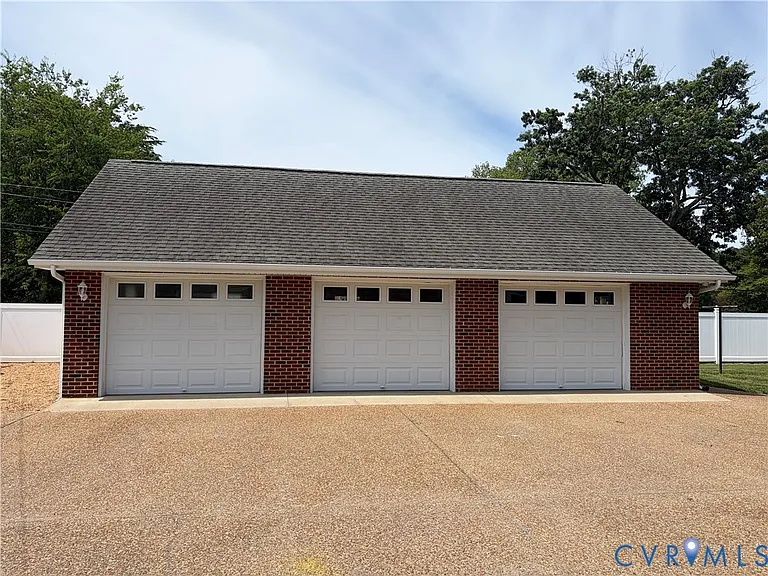 9325 Brentwood Dr — Photo 4