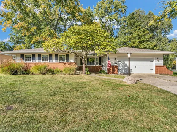 818 Stoddard Ct, Monticello, IL 61856