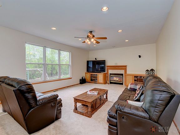 4th image of 1901 Pinnacle Dr