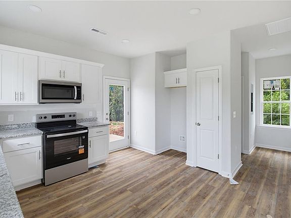4th image of 115 Pond St