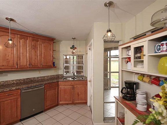 2nd image of 3220 Bayshore Gardens Pkwy