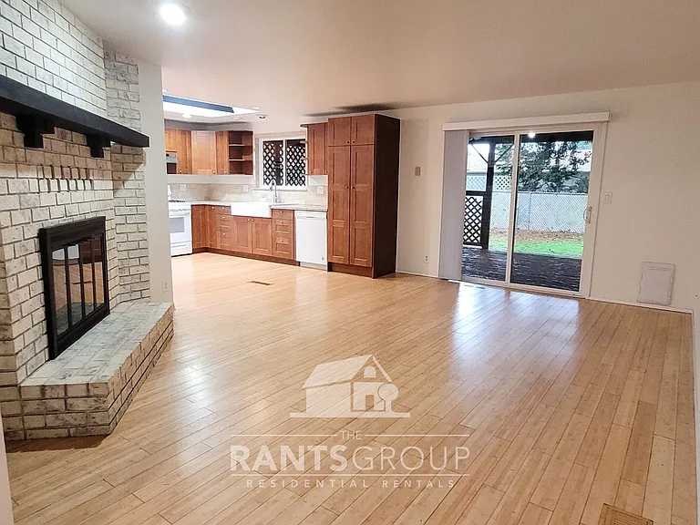 4910 Sheridan Dr SE — Photo 3