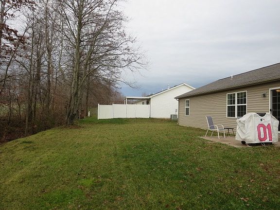 3rd image of 3343 Crater Dr