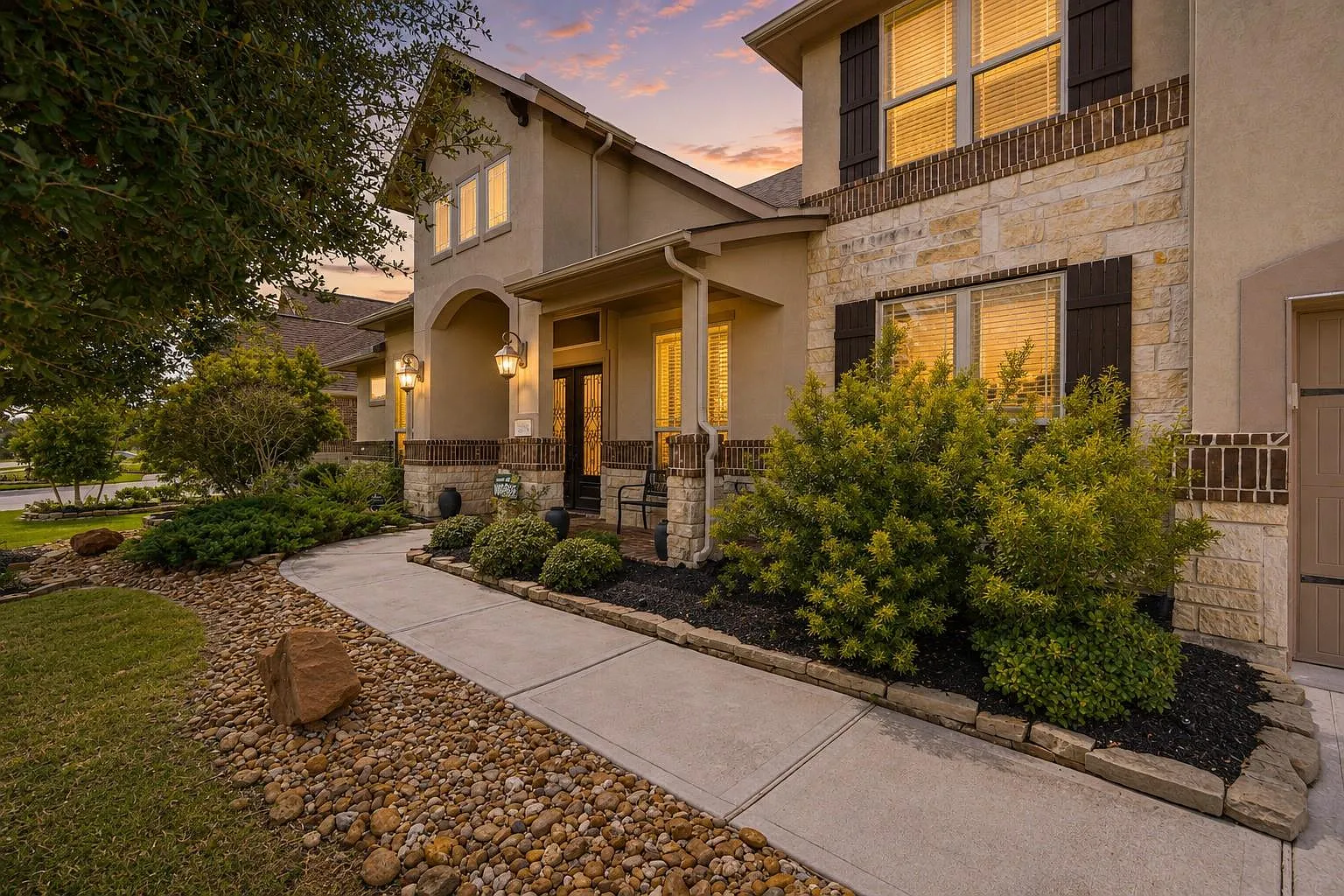 4 bed, 4.5 bath, 4062 sqft, $5,300 — Photo 3