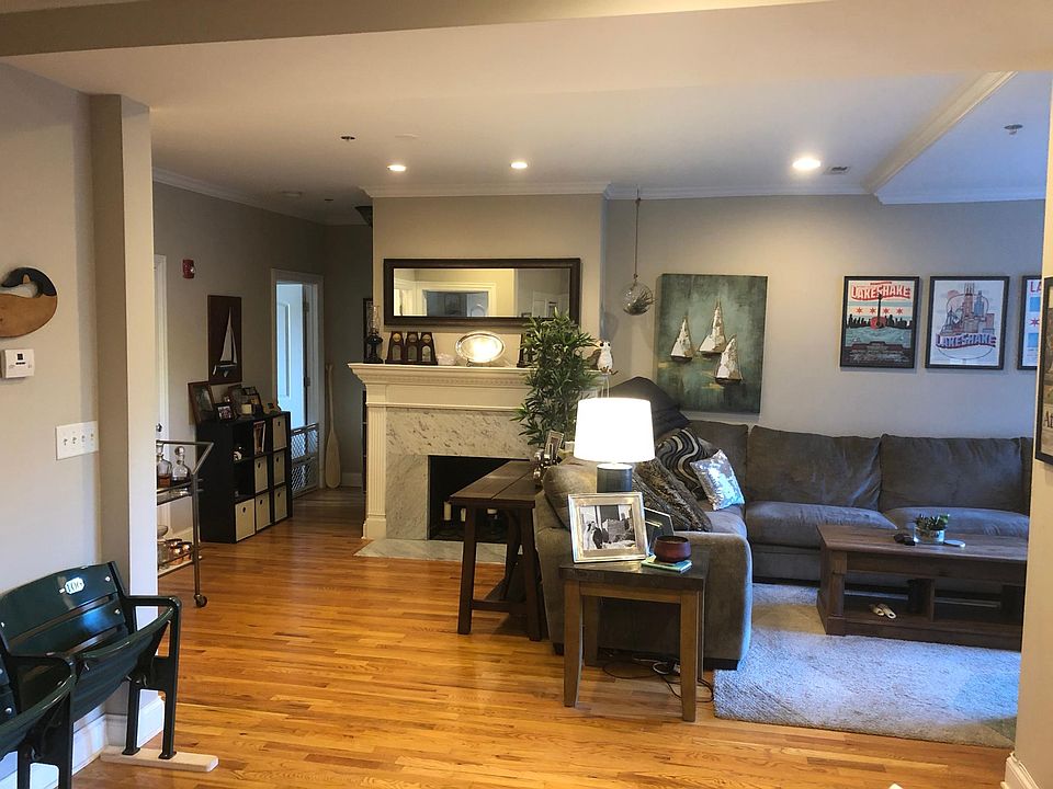 1st image of 636 Hinman Ave APT 2E