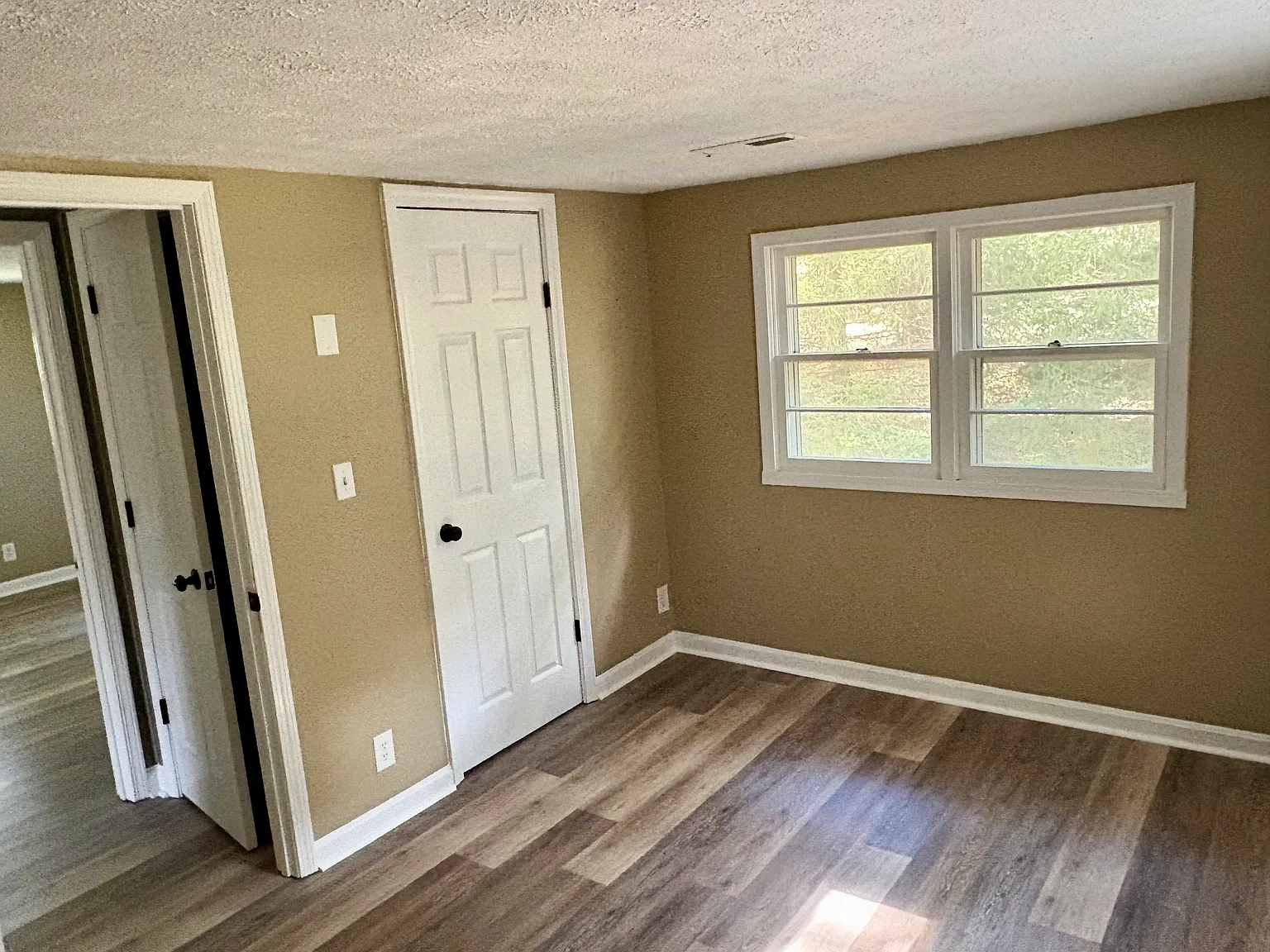 3 bed, 1200 sqft, $1,600 — Photo 3